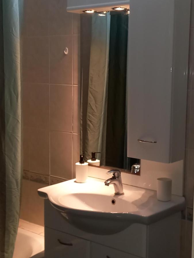 Apartamento A V G E R I N O S Atenas Exterior foto